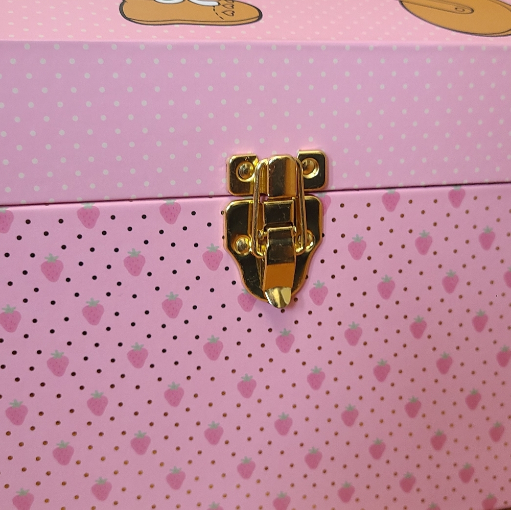 Strawberry Shortcake Storage Chest - Picture 7 of 7